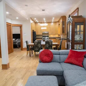 Chic 2br In Little Italy 2mins To Metro , Montréal Canada